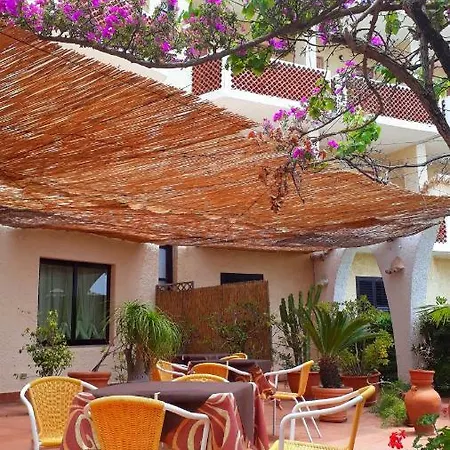فندق Punta Faro 2*
